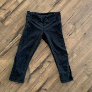 Lululemon size 6 cropped Train Times